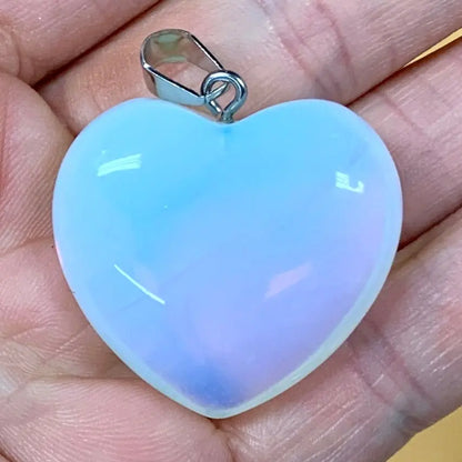 Opaliitti - Sydänkaulakoru 3cm - Kantaa Äiti Marian energiaa - Valkoisen Liekin Voima