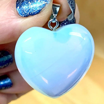 Opaliitti - Sydänkaulakoru 3cm - Kantaa Äiti Marian energiaa - Valkoisen Liekin Voima