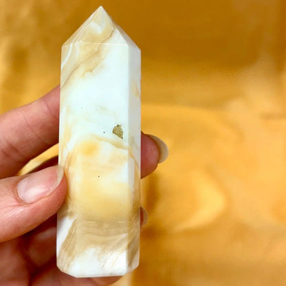 Oranssi kalsiitti - Kristallikärki - Runsautta ja luovuutta - 9cm - Valkoisen Liekin Voima