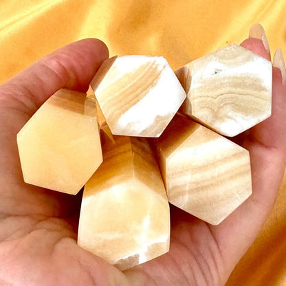 Oranssi kalsiitti - Kristallikärki - Runsautta ja luovuutta - 9cm - Valkoisen Liekin Voima