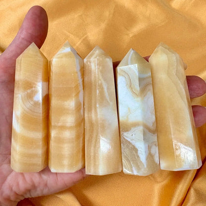 Oranssi kalsiitti - Kristallikärki - Runsautta ja luovuutta - 9cm - Valkoisen Liekin Voima