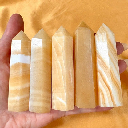 Oranssi kalsiitti - Kristallikärki - Runsautta ja luovuutta - 9cm - Valkoisen Liekin Voima