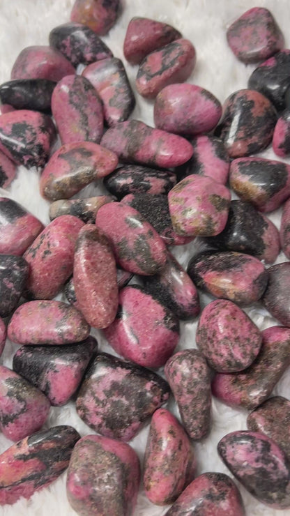 Rodoniitti 02 - Kämmenkivi 3-5cm - Vahvistaa sydäntä