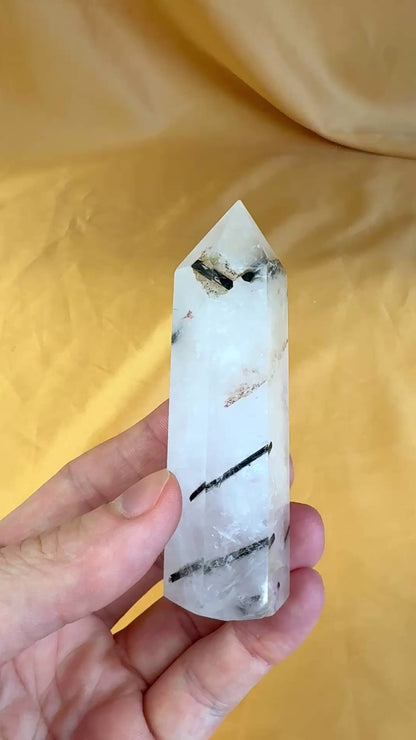 Turmaliinikvartsi - Kristallikärki - Maadoittaa, suojelee, hoitaa kehon kipuja - 8cm