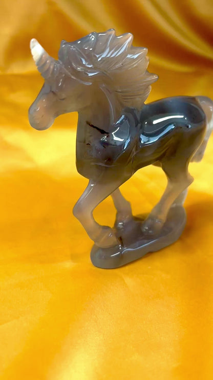 Akaatti - Kristalliyksisarvinen Lumina 300g - 12cm