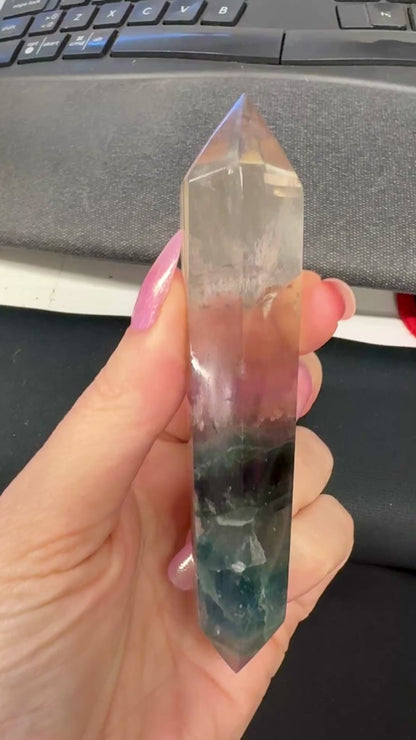 Merlinin Tuplakärki - Sateenkaarifluoriitti - 12cm - 110g