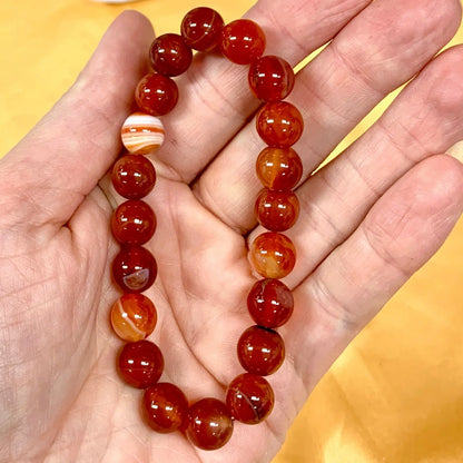 Punainen raita - akaatti - Rannekoru - Rauhoittaa, nostaen oman voiman esiin - Valkoisen Liekin Voima