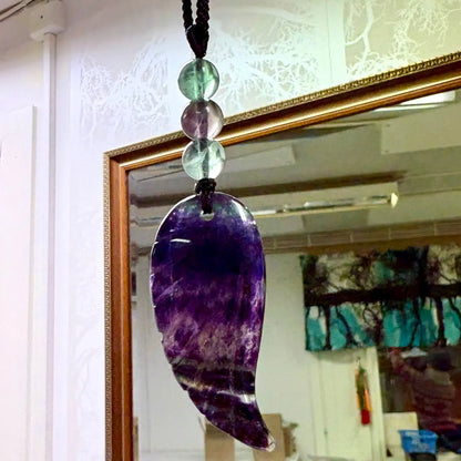 Purppurafluoriitti - Enkelinsiipikaulakoru - Avaa runsaudelle ja vapauttaa riippuvuuksista - Valkoisen Liekin Voima