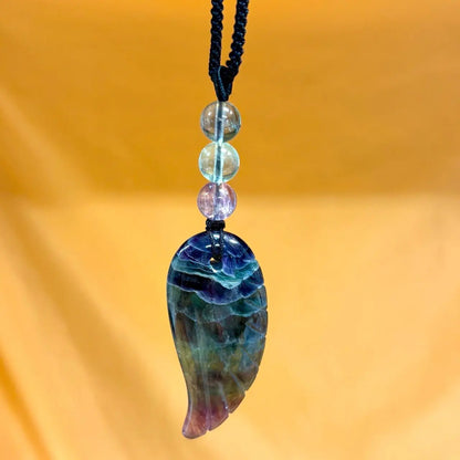 Purppurafluoriitti - Enkelinsiipikaulakoru - Avaa runsaudelle ja vapauttaa riippuvuuksista - Valkoisen Liekin Voima