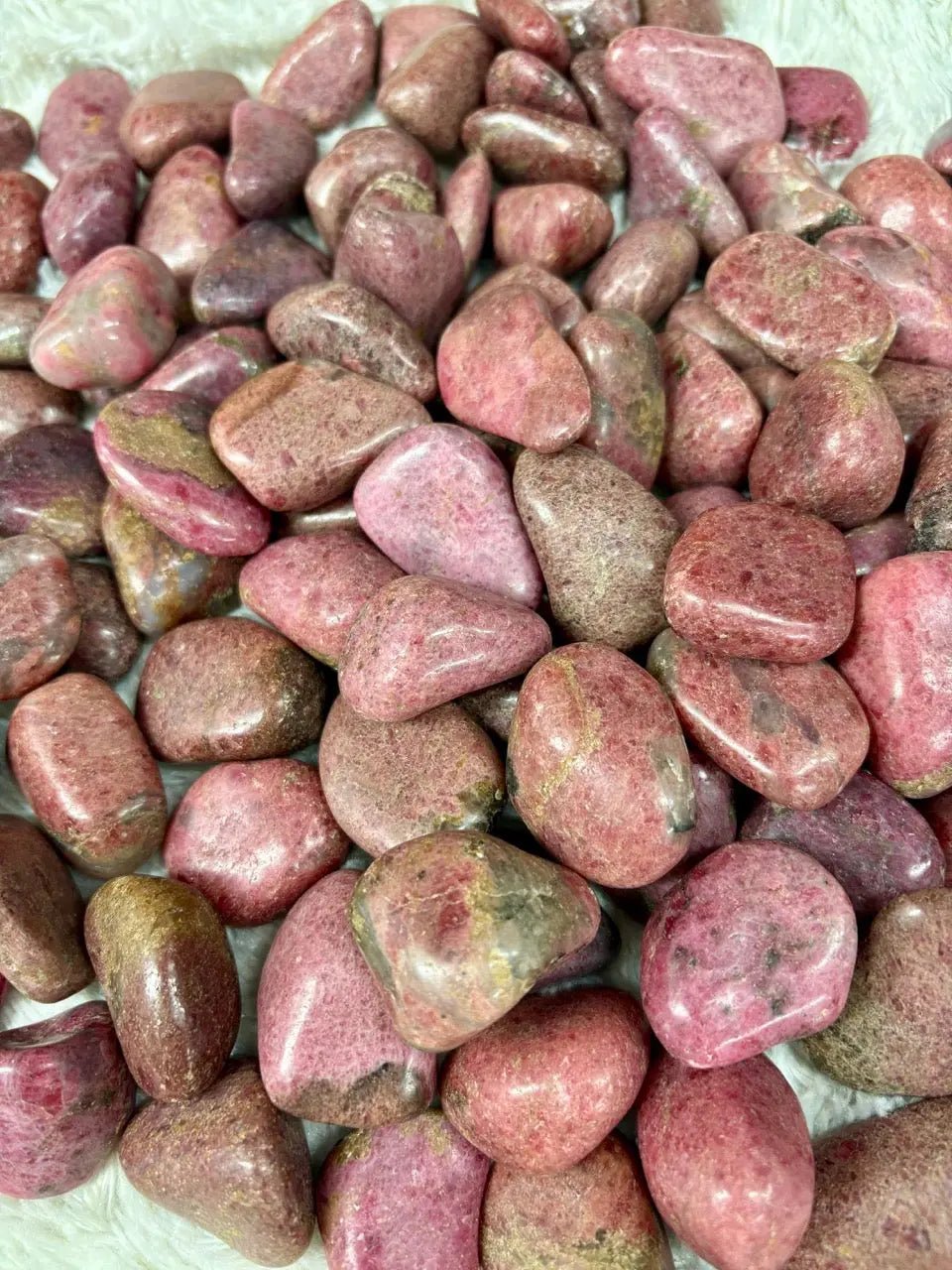 Rodoniitti 01 - Kämmenkivi 3 - 5cm - Vahvistaa sydäntä - Valkoisen Liekin Voima