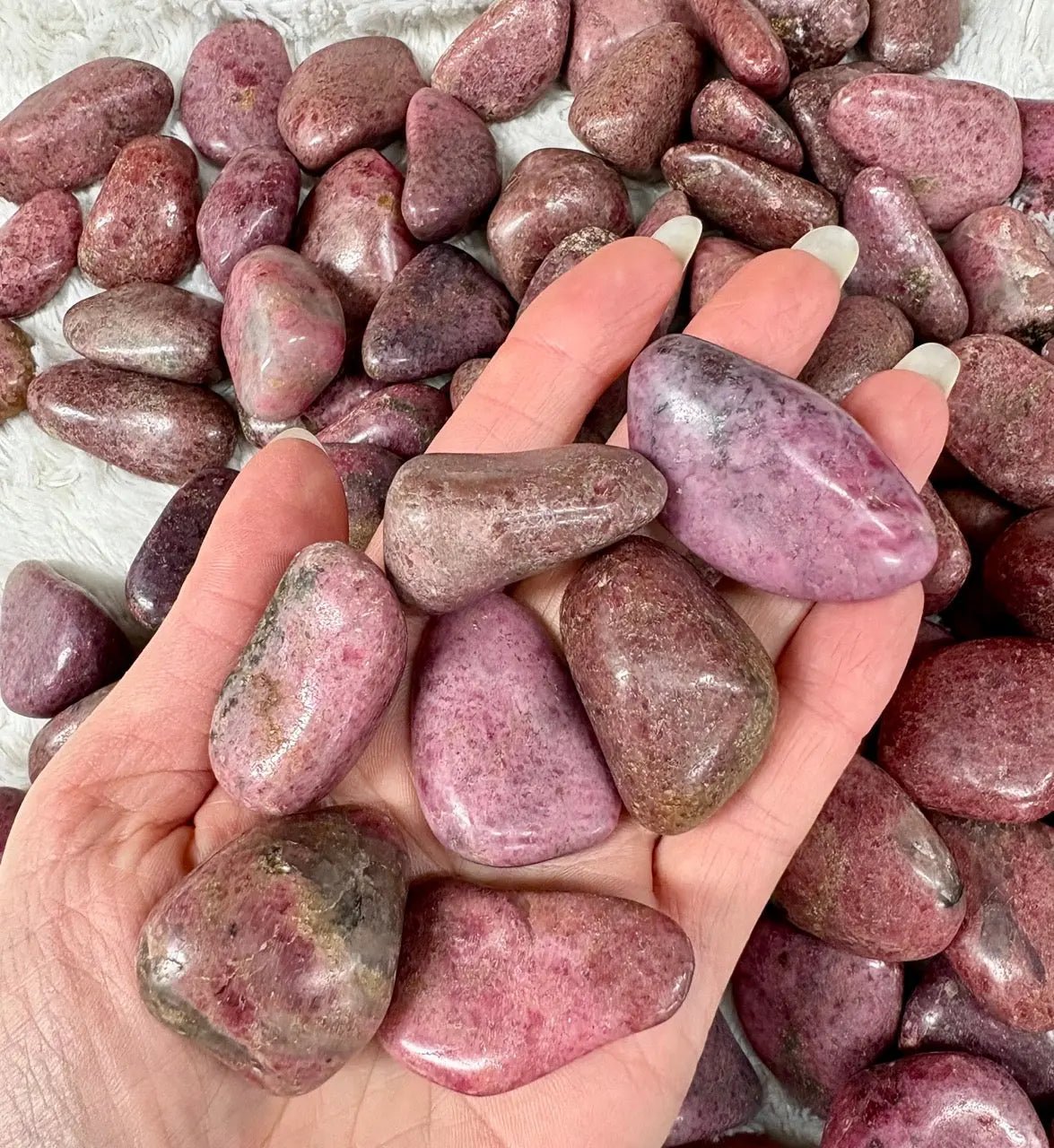 Rodoniitti 01 - Kämmenkivi 3 - 5cm - Vahvistaa sydäntä - Valkoisen Liekin Voima