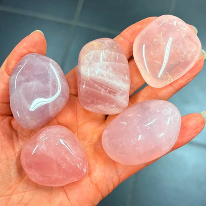 Ruusukvartsi - Kämmenkivi - Kantaa Ae Chamuelin energiaa 3-5cm Valkoisen Liekin Voima