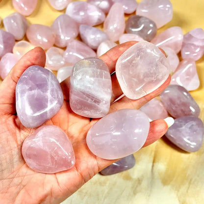 Ruusukvartsi - Kämmenkivi - Kantaa Ae Chamuelin energiaa 3-5cm Valkoisen Liekin Voima