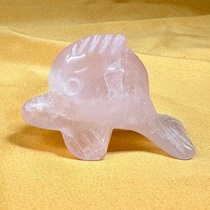 Ruusukvartsi - Kristallifisu - Lasten suosikki - 4,5cm - Valkoisen Liekin Voima