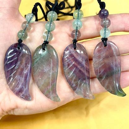 Sateenkaarifluoriitti - Enkelinsiipikaulakoru - Yltäkylläisyyttä ja mielen rauhaa - Valkoisen Liekin Voima