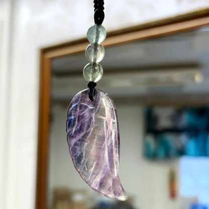 Sateenkaarifluoriitti - Enkelinsiipikaulakoru - Yltäkylläisyyttä ja mielen rauhaa - Valkoisen Liekin Voima