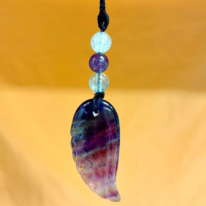 Sateenkaarifluoriitti - Enkelinsiipikaulakoru - Yltäkylläisyyttä ja mielen rauhaa - Valkoisen Liekin Voima