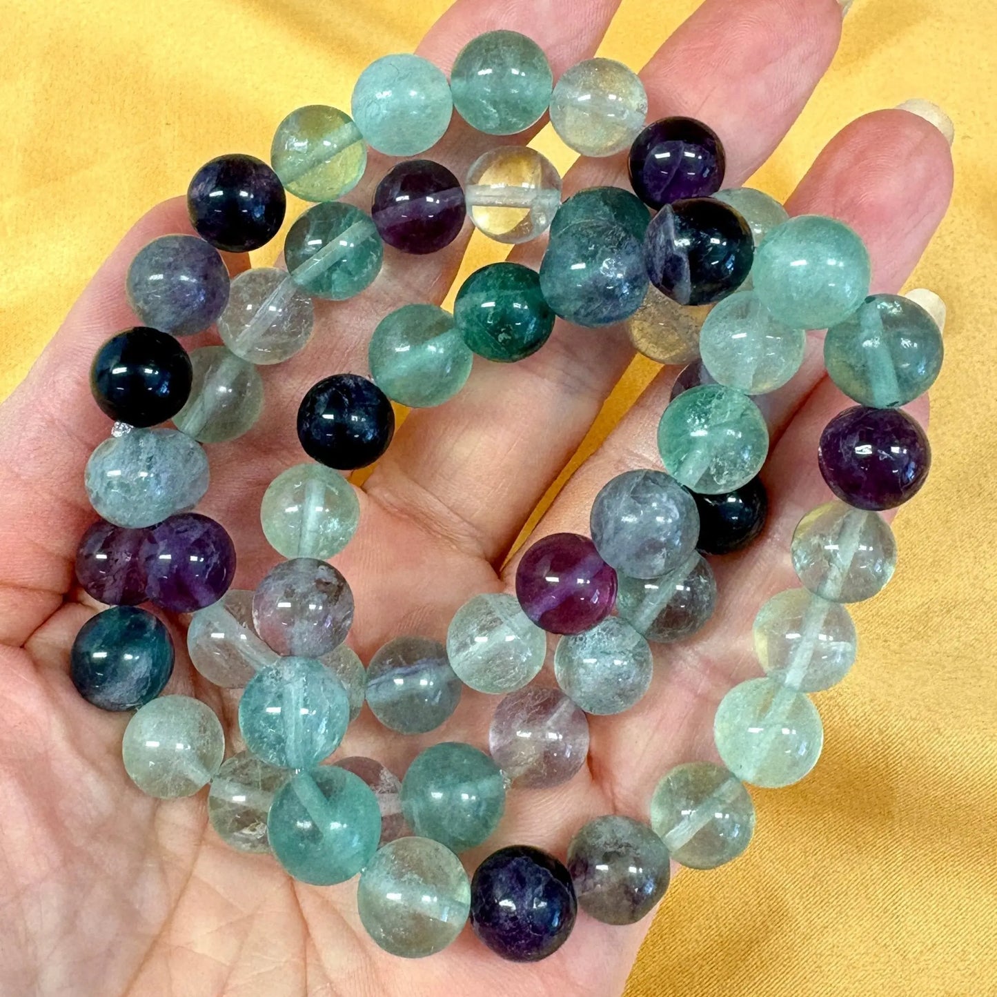 Sateenkaarifluoriitti - Rannekoru - Vapauttaa riippuvuuksista ja turhasta tunnekuormasta Valkoisen Liekin Voima