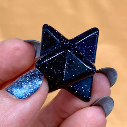 Sininen hiekkakivi - Kristallimerkaba - Tähtilapsen koti - ikävää helpottava ja suojeleva - 2cm - Valkoisen Liekin Voima