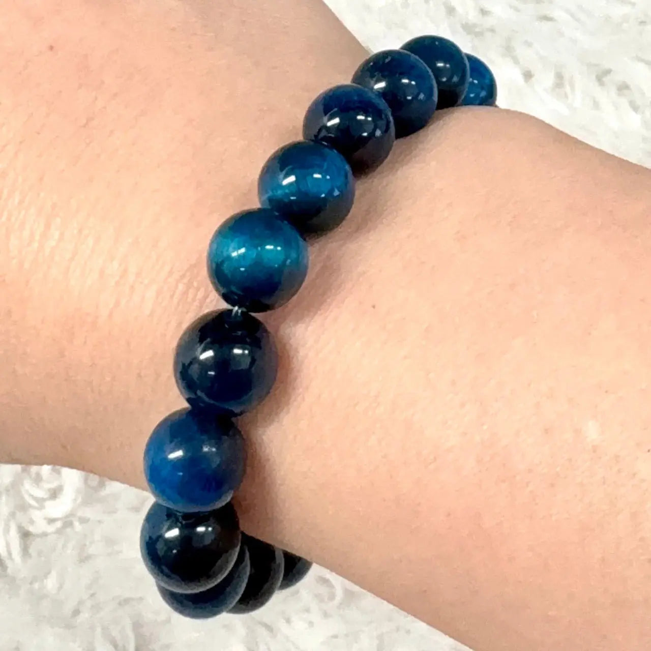 Sininen Tiikerinsilmä - Rannekoru - Vahvistaa energiavirtauksia kehossa - Valkoisen Liekin Voima