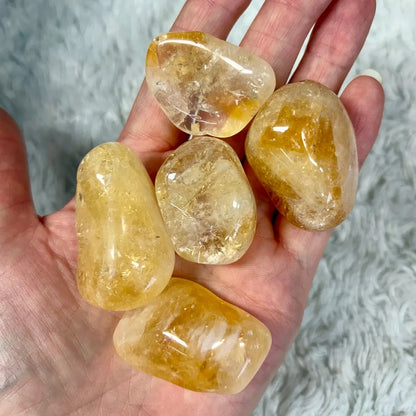 Sitriini - Kämmenkivi - Kantaa Ae Jofielin energiaa 3-5cm Valkoisen Liekin Voima