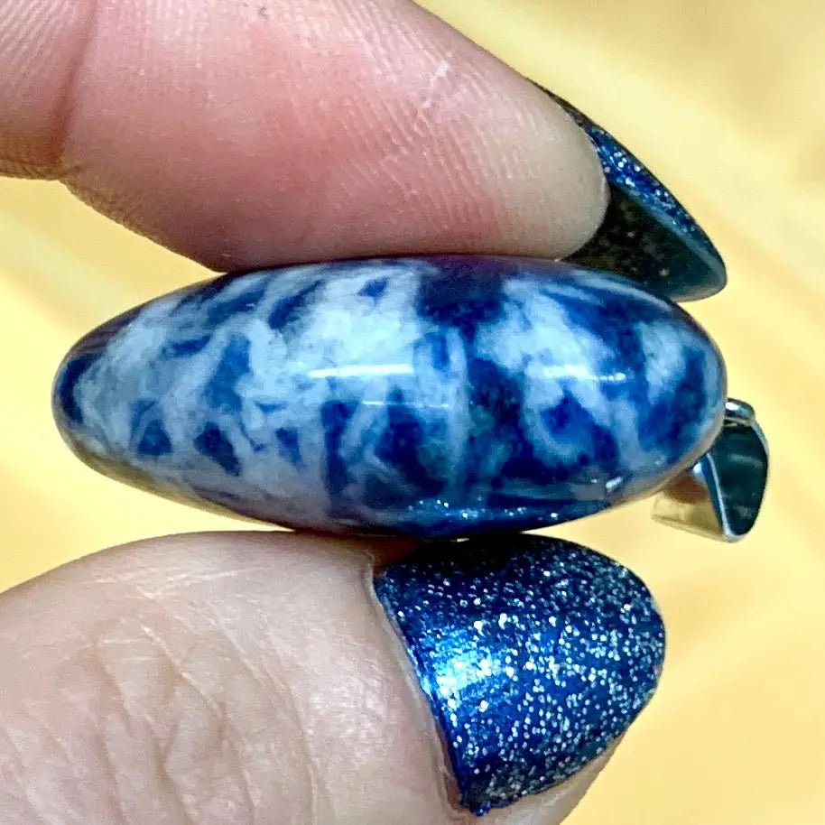 Sodaliitti - muhkea sydänkaulakoru 3cm x 3cm - Valkoisen Liekin Voima