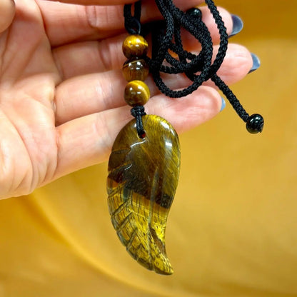 Tiikerinsilmä - Enkelinsiipikaulakoru - Terveyttä, ymmärrystä ja sisäistä voimaa - Valkoisen Liekin Voima