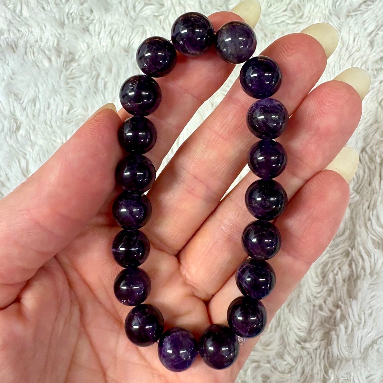 Tumma ametisti - Rannekoru - Muuntaa energiat ja suojaa vahvasti - Valkoisen Liekin Voima