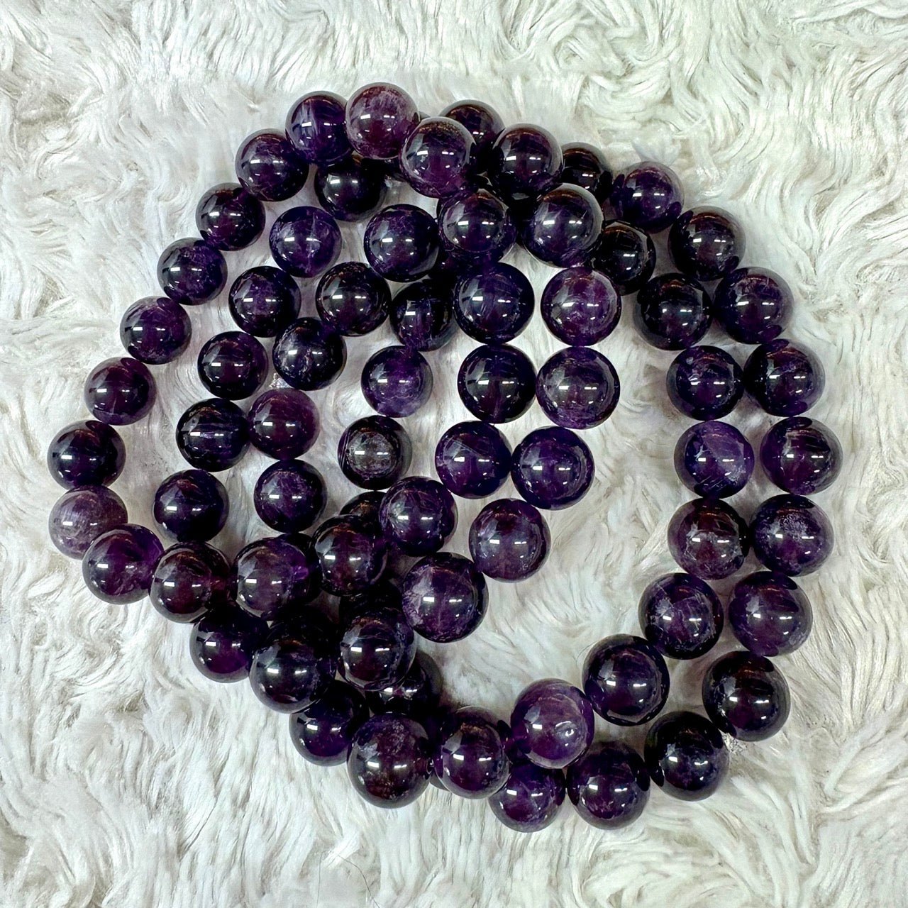 Tumma ametisti - Rannekoru - Muuntaa energiat ja suojaa vahvasti - Valkoisen Liekin Voima