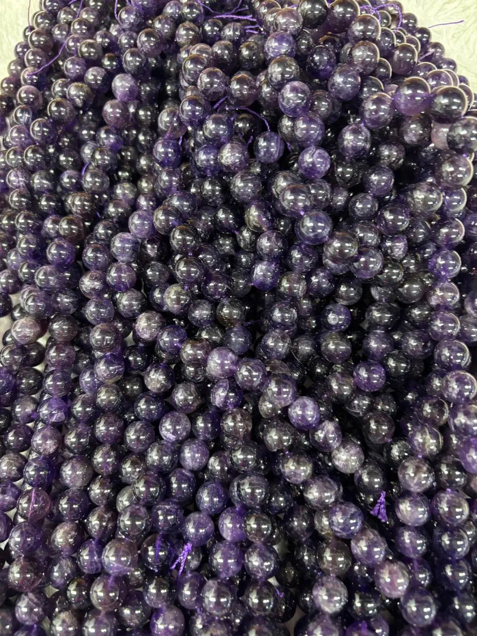 Tumma ametisti - Rannekoru - Muuntaa energiat ja suojaa vahvasti - Valkoisen Liekin Voima