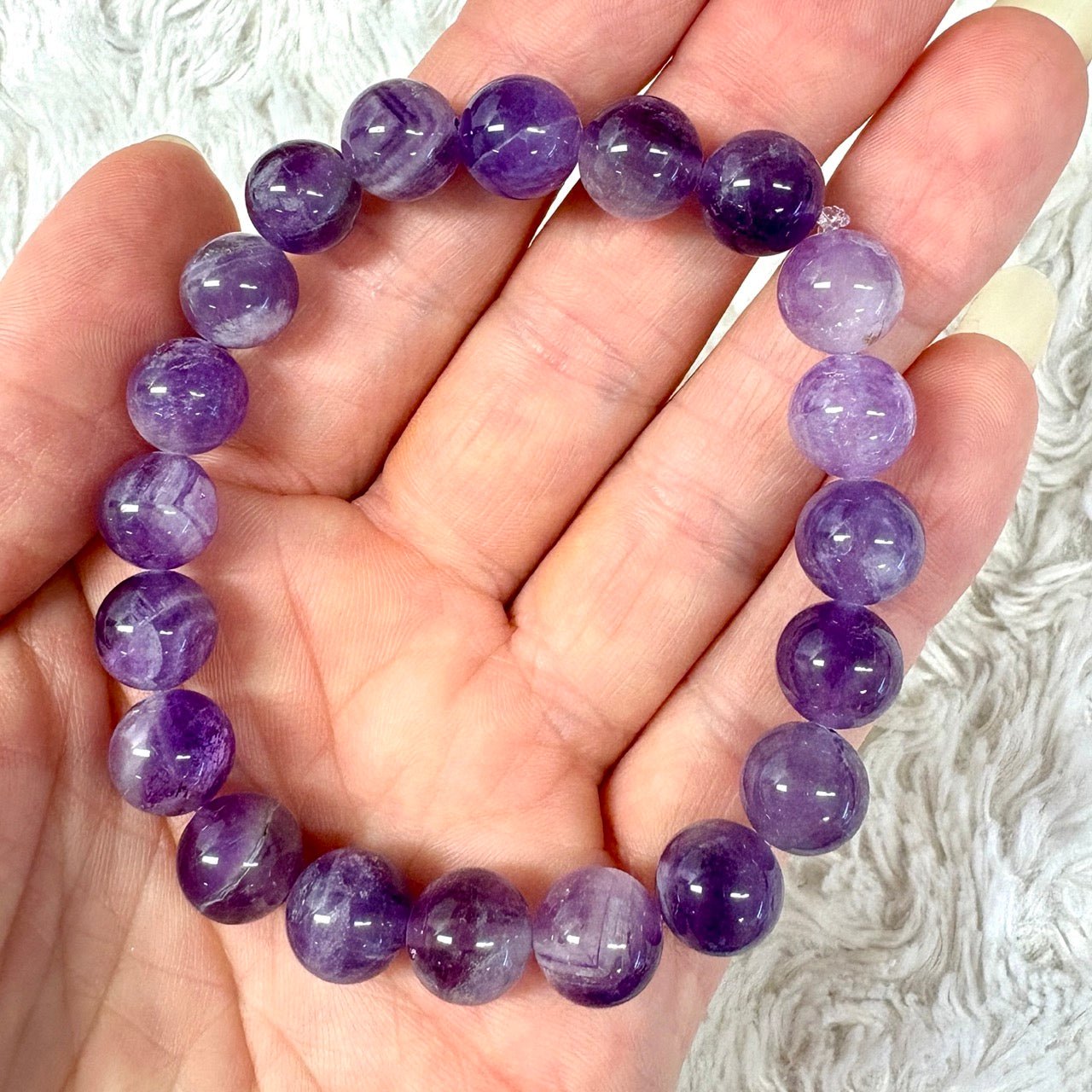 Vaalea ametisti - Rannekoru - Rauhoittaa ylikuormitusta ja auttaa palautumaan - Valkoisen Liekin Voima