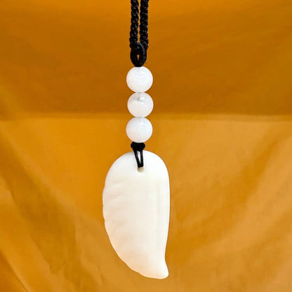 Valkoinen jade - Enkelinsiipikaulakoru - Parannusta, valon viestejä ja sisäistä rauhaa - Valkoisen Liekin Voima