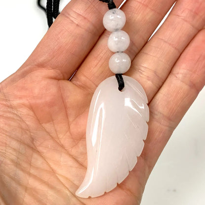 Valkoinen jade - Enkelinsiipikaulakoru - Parannusta, valon viestejä ja sisäistä rauhaa - Valkoisen Liekin Voima
