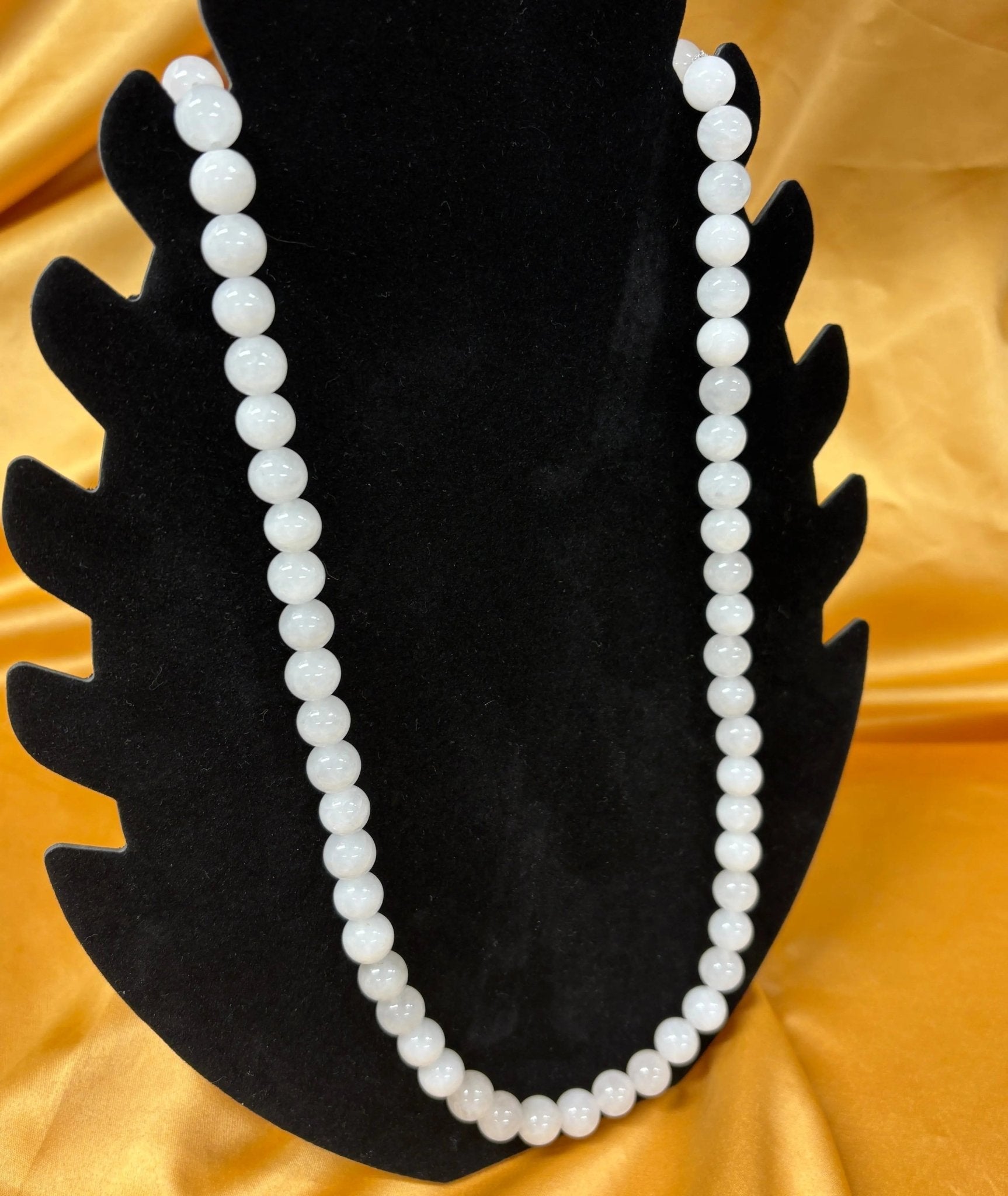 Valkoinen jade Kaulakoru - Parantajakivi, joka siunaa kosketuksellaan - Valkoisen Liekin Voima