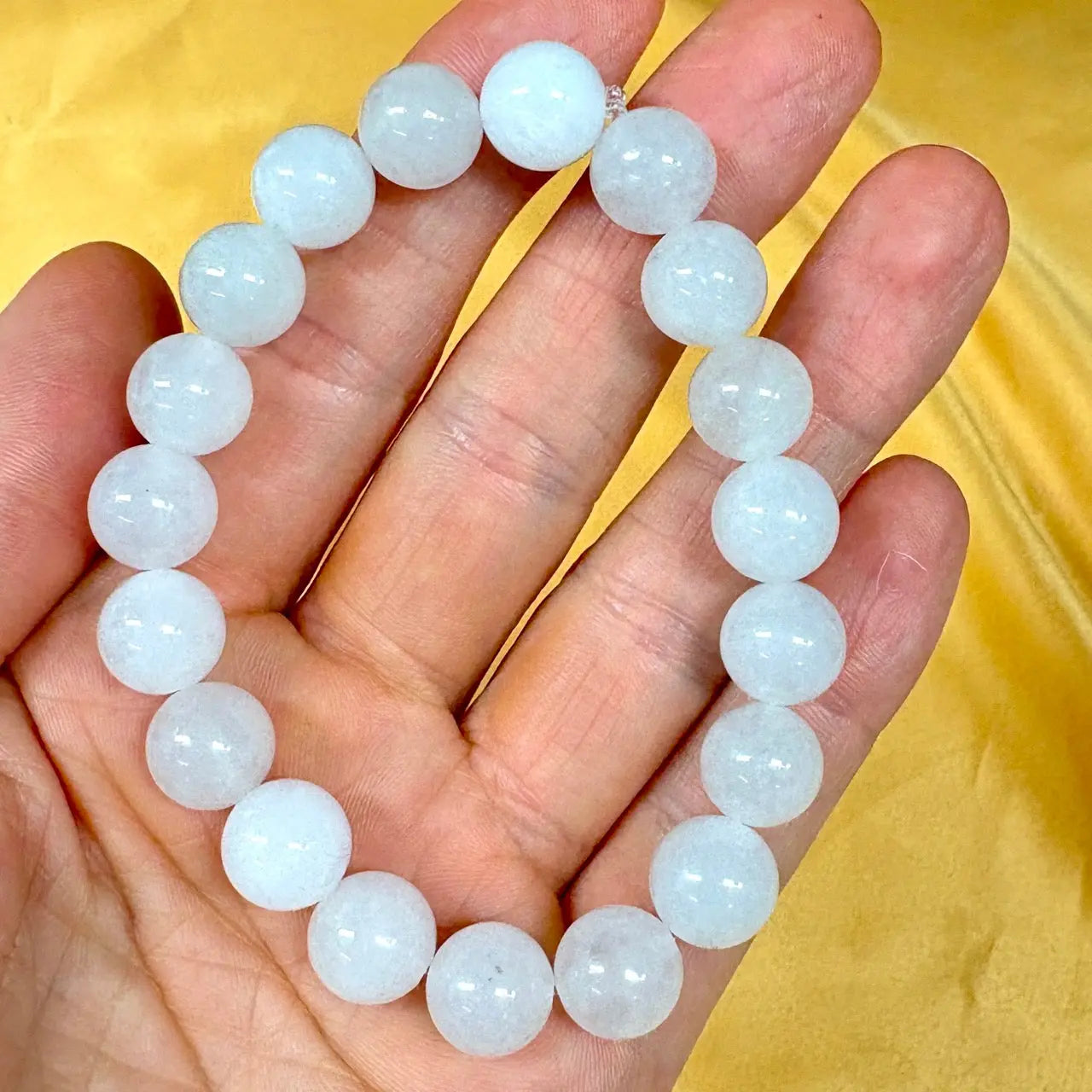 Valkoinen jade - Rannekoru - Parantajakivi, joka siunaa kosketuksellaan Valkoisen Liekin Voima