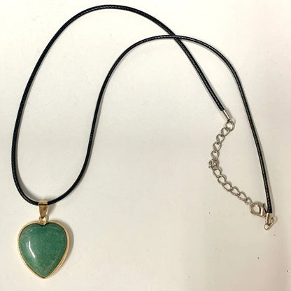 Vihreä aventuriini - Sydänkaulakoru kehyksillä - Runsautta tuova - Valkoisen Liekin Voima