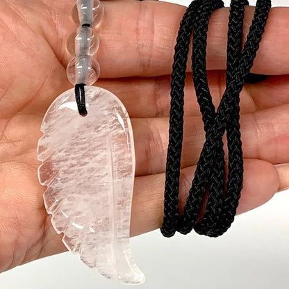 Vuorikristalli - Enkelinsiipikaulakoru - Opastusta, puhdistusta, mielen selkeyttä - Valkoisen Liekin Voima