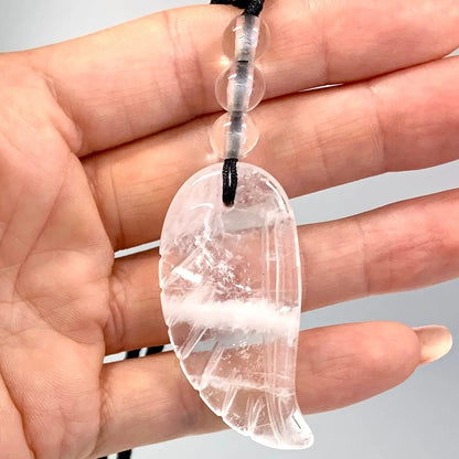 Vuorikristalli - Enkelinsiipikaulakoru - Opastusta, puhdistusta, mielen selkeyttä - Valkoisen Liekin Voima