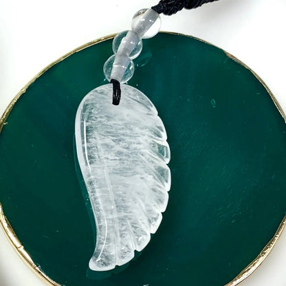 Vuorikristalli - Enkelinsiipikaulakoru - Opastusta, puhdistusta, mielen selkeyttä - Valkoisen Liekin Voima