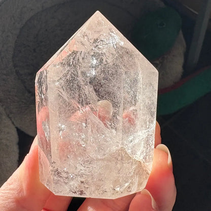 Vuorikristalli - Kristallikärki- Viritetty Mahatmaenergiaan - 6-7cm Valkoisen Liekin Voima