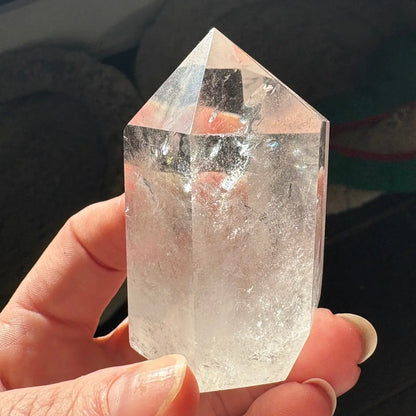 Vuorikristalli - Kristallikärki- Viritetty Mahatmaenergiaan - 6-7cm Valkoisen Liekin Voima