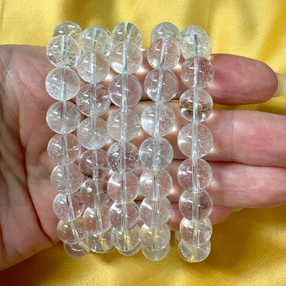 Vuorikristalli - Rannekoru - Tasapainottaa chakroja, kohottaa värähtelyä, opastaa - Valkoisen Liekin Voima